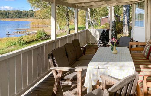 Tranas House | Beautiful Home In Tranås With Lake View