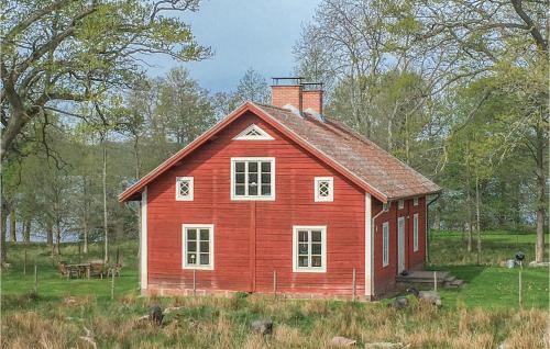 Tranas House | Beautiful Home In Tranås With Lake View