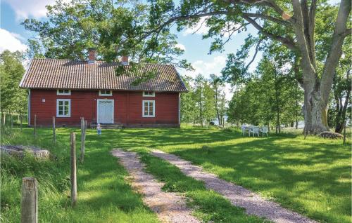 Tranas House | Beautiful Home In Tranås With Lake View