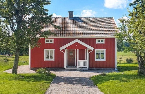 Larv House | Beautiful home in Vedum with kitchen