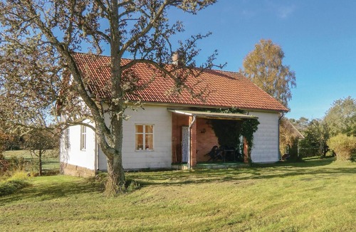 Vimmerby House | Beautiful home in Vimmerby with kitchen