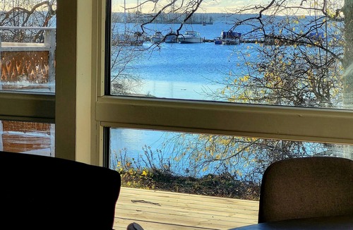 Vasteras House | Beautiful lakefront house