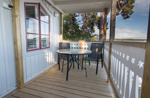 Lake Malaren Cabin | Beautiful Lofthus, cottage on a private beach plot by Lake Mälaren
