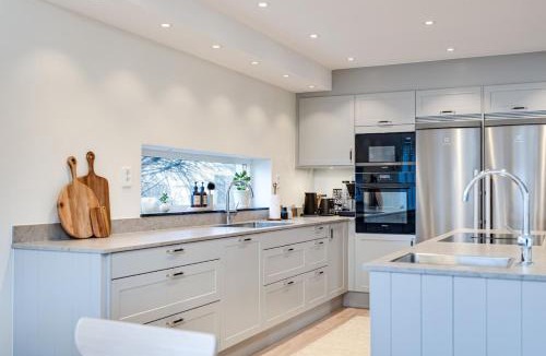 Traslovslage Apartment | Beautiful Modern Home Near the Beach