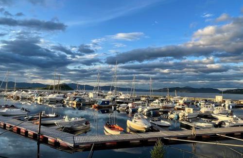 Vestnes Apartment | Beautiful panoramic apartment