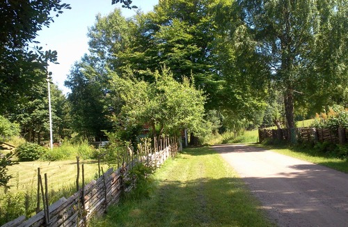 Vimmerby Municipality House | Beautiful red Sweden house in the woods with lake but also your location