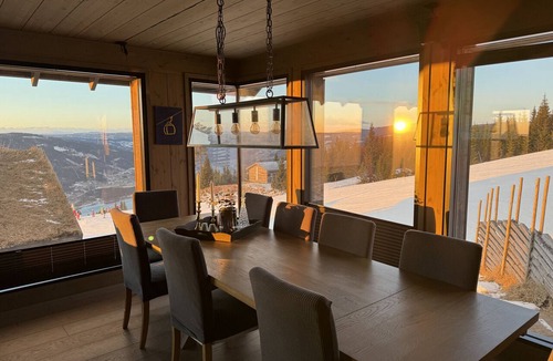 Hafjell Cottage | Beautiful Ski-in/Ski-out Cabin at the top of the mountain in Hafjell
