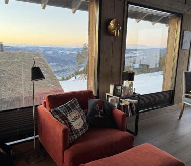 Hafjell House | Beautiful Ski-in Ski-out Cabin at the top of the mountain in Hafjell
