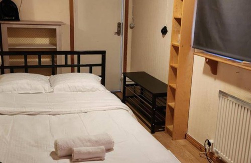 Taby Municipality Bed & Breakfast | Bed and breakfast ∙ 1 bedroom ∙ 1 guest