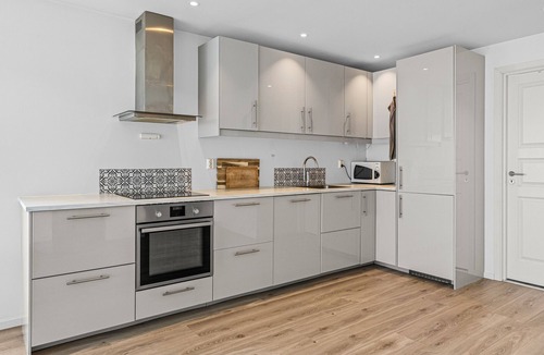 Laksevag Apartment | Bergen apartment with view of the city