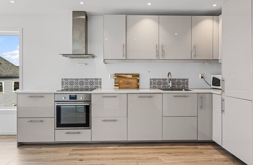 Laksevag Apartment | Bergen apartment with view of the city