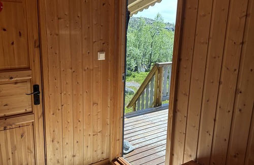 Lødingen Cottage | Bergtussa-secluded off-grid cabin in Lødingen