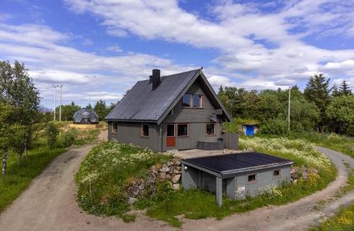 Bo Municipality House | Bestefarhaugen - The cozy house on the hill - with a dome
