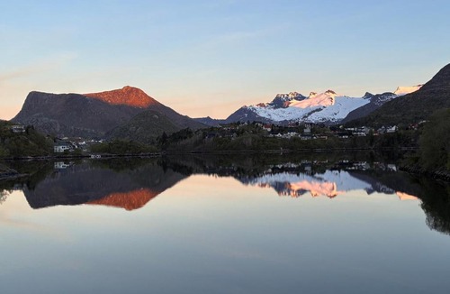 Svolvaer Apartment | Between fjord and mountain
