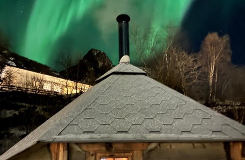 Svolvaer Apartment | Between fjord and mountain