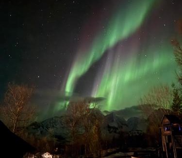 Jægervatnet House | Big cabin in Lyngen Fjords