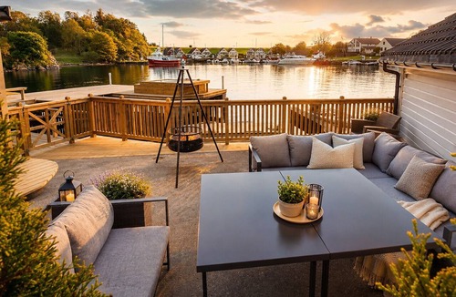 Herdla Cabin | Big Waterfront Cabin - Sauna & Spa - Near Bergen - Sleeps 18