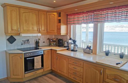 Lyngen House | Blabergan Lodge in the Lyngen Alps