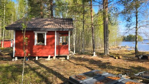 Polvijarvi Ski Chalet | BOAT REQUIRED Traditional Finnish lakeside off-grid island cabin