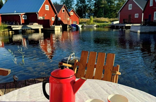 Tierp Municipality House | Boathouse stay in historic Fågelsundet