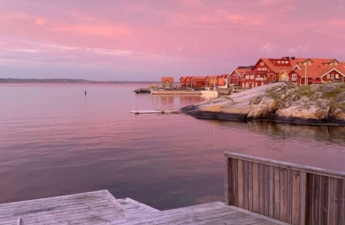 Karingon Cottage | Boathouse with own jetty.