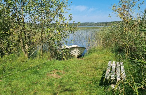 Mullsjo Municipality House | Boende med Bastu och Jacuzzi på Landet Intill sjö med Fiskemöjligheter