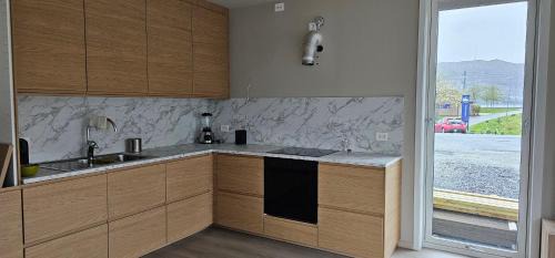 Stavanger Apartment | Brand new 3BR Apt by the sea with garden - 3 minutes from city by train
