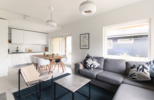 Vantaa House | Brand new house with four bedrooms, parking, sauna, patio