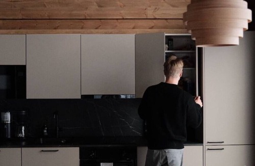 Akaslompolo Cabin | Brand-new log cabin in Ylläs - sauna, 2 min to ski bus - IG: @villa.cloudberry