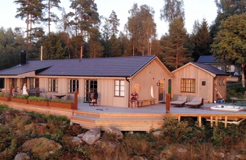 Stavsjo House | Brand new Luxory Lake front cottage, a large variation of Boats available.