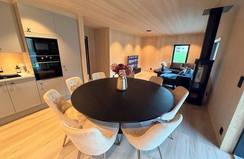Andalsnes House | Brand-new, modern apartment in beautiful surroundings