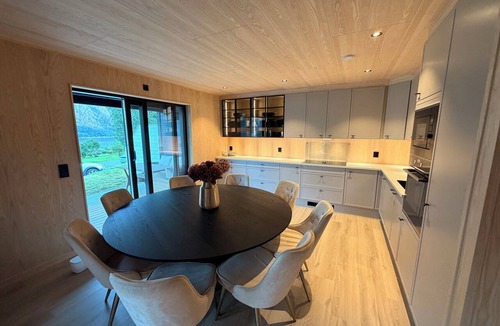 Andalsnes House | Brand-new, modern apartment in beautiful surroundings