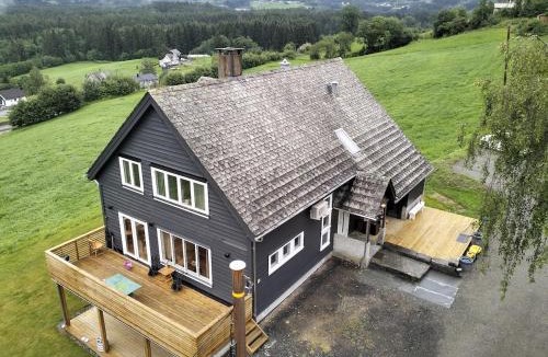 Voss Apartment | Breathtaking Voss Views - Spacious Family Home