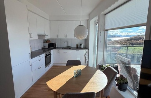 Frekhaug Apartment | Bright and centrally located apartment in Frekhaug
