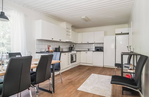 Norberg House | Bright and Stylish 3 Bedroom in Norberg