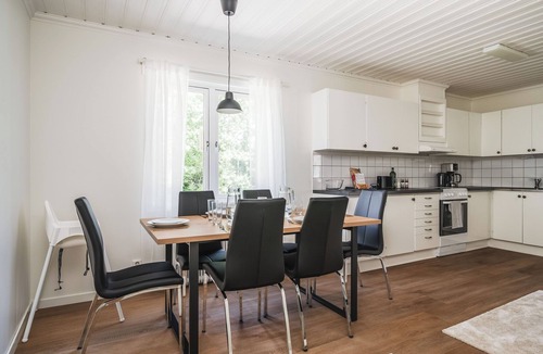 Norberg House | Bright and Stylish 3 Bedroom in Norberg
