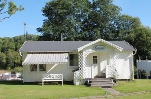 Ulricehamn Municipality House | Bright bungalow with furnished terrace, lake view