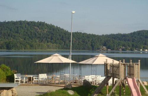Ulricehamn Municipality House | Bright bungalow with furnished terrace, lake view