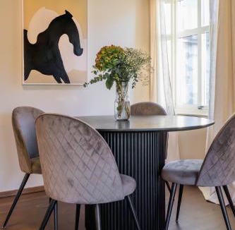 Alesund Apartment | Bright Nordic Apartment - Free Parking - 4 Guests - Close to City Center