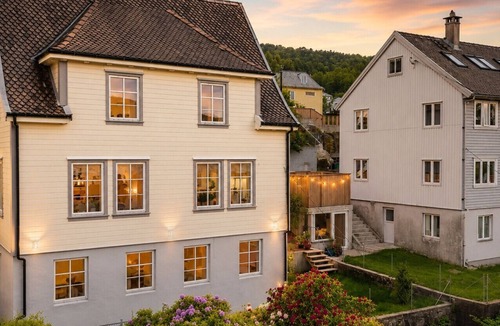 Laksevag Apartment | Bright Nordic apartment with sea & mountain views