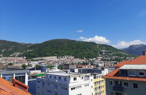 Bergen City Centre Apartment | Bright, quiet and central loft apartment (150 m2)