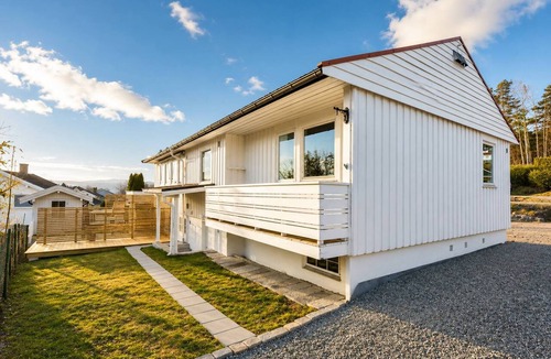 Krokstadelva House | Bright & Spacious Guest Suite Near Drammen