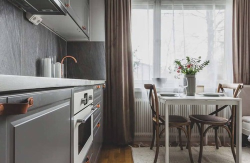 Liljeholmen - Hagersten Apartment | Bright Studio Apartment - 20 Min to City