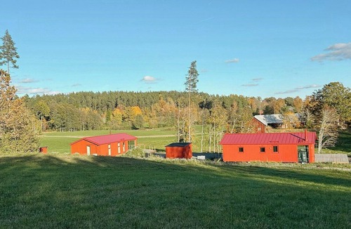 Ramkvilla House | Bright summer house by Klocksjön in Ramkvilla