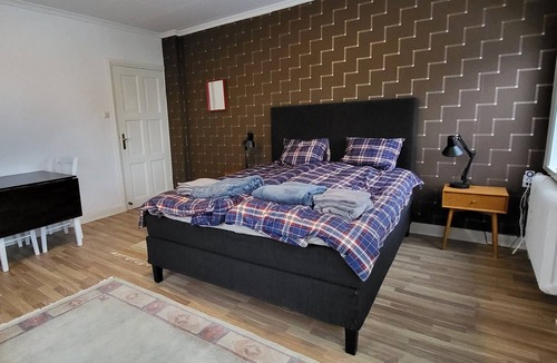 Tibro Bed & Breakfast | Budget Hotel. Dubbelrum + Resårsäng. Frukost/fee