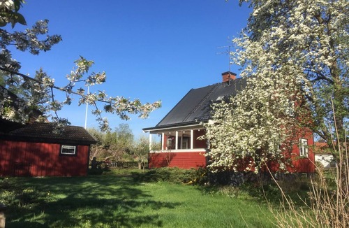 Fagelfors House | Buntes Schwedenhaus Lillebror by Interhome