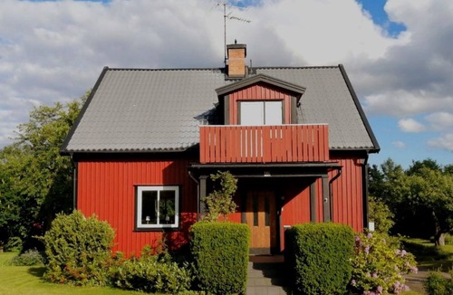 Fagelfors House | Buntes Schwedenhaus Lillebror by Interhome