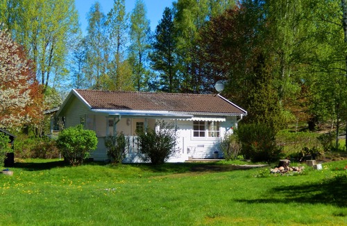 Fagerhult House | By the lake: Holiday home "Blomsterhus Soläng" in the municipality of Högsby in Småland