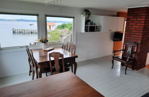 Hoviksnas House | Cabin at the sea close to public beach with a jumpingtower