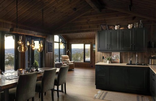 Vikberget House | Cabin at Turufjell with jacuzzi and billiards room